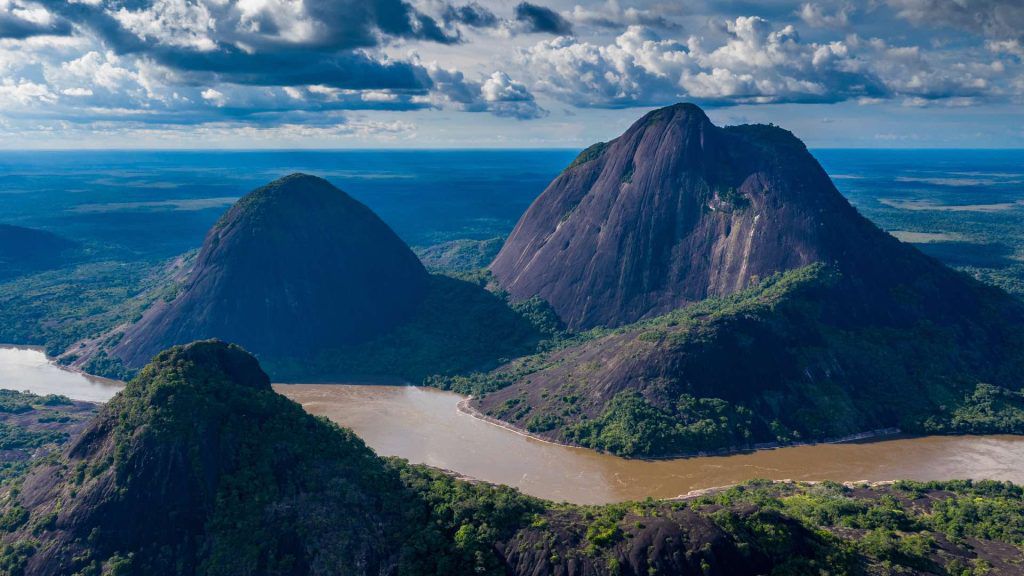 Ajuste de Diseños y Construcción de Infraestructura Turística en los Cerros de Mavicure, Guainía